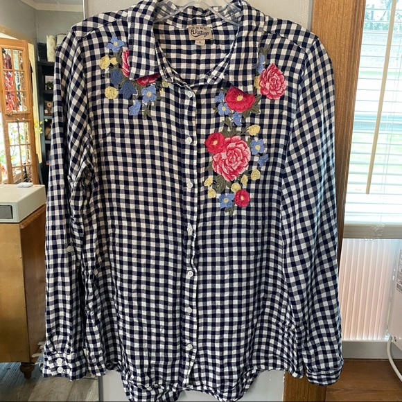 3/$25 Como Vintage button up top Medium - Picture 11 of 12